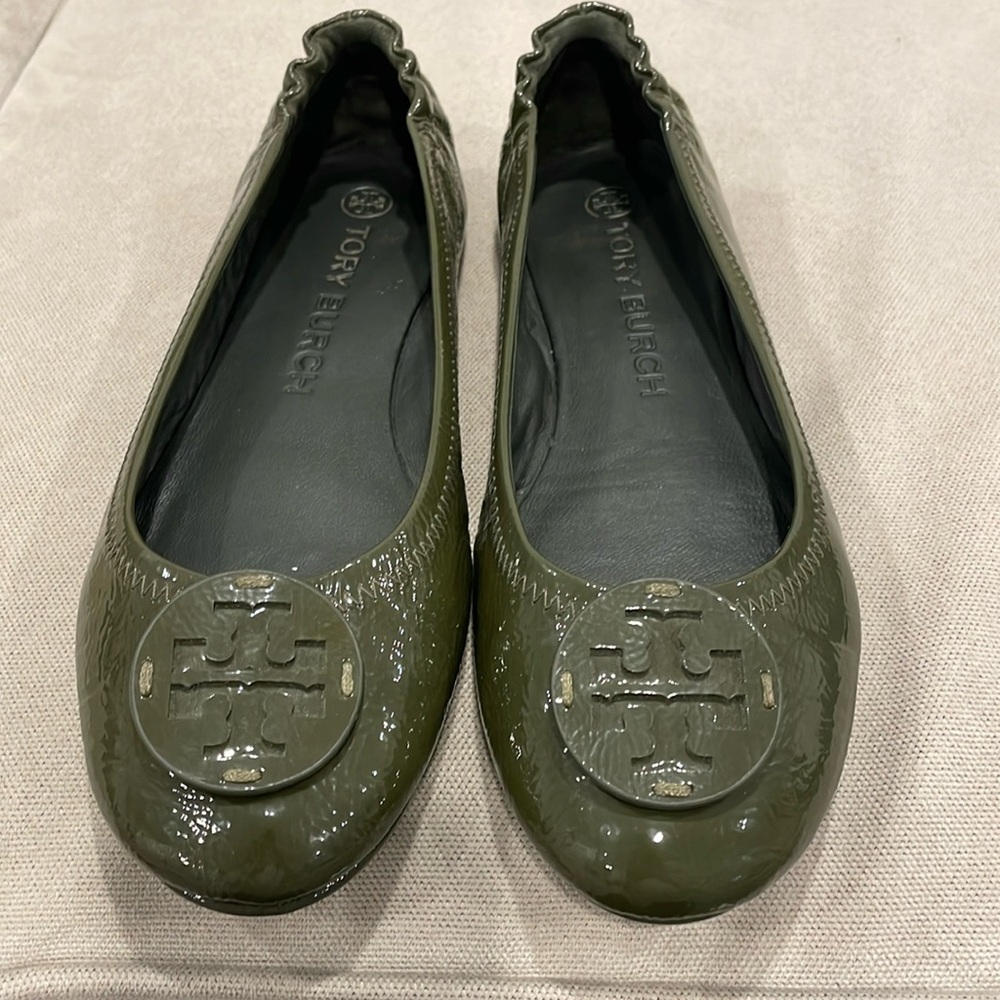 Beautiful green Minnie Tory Burch flats; excellent condition; size 8.5